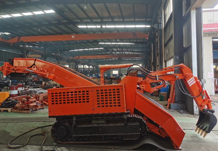 跟著帥龍重工一起看看履帶扒渣機(jī)的8點(diǎn)維護(hù)保養(yǎng)事項(xiàng)！